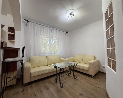 Inchiriez apartament 2 camere, open space, Podul de Fier