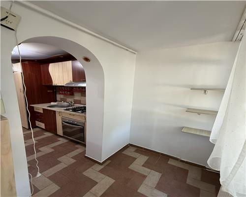 Inchiriez apartament 2 camere, open space, Podul de Fier