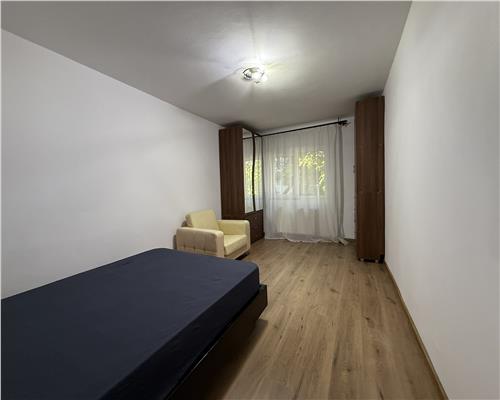 Inchiriez apartament 2 camere, open space, Podul de Fier
