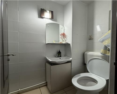 Inchiriez apartament 3 camere, decomandat, Zona Nicolina  Podu Ros