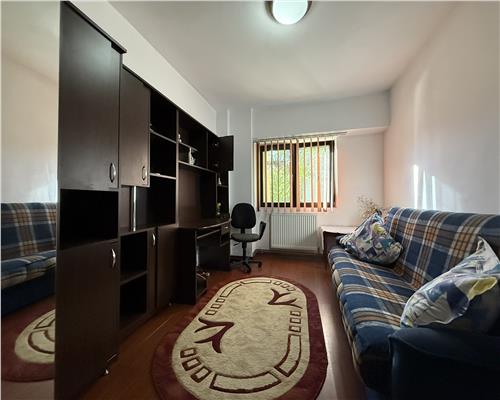 Inchiriez apartament 3 camere, decomandat, Zona Nicolina  Podu Ros