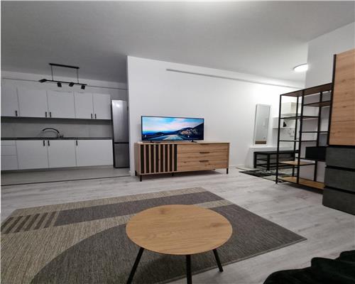 Inchiriez apartament 1 camere, open space, Complex Solumnia