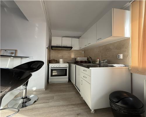 Inchiriez apartament 3 camere, open space, Zona Centru  Palas