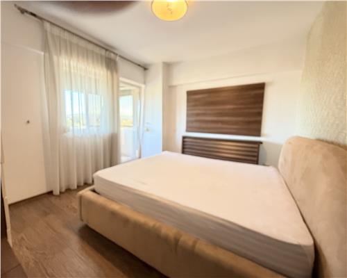 Apartament 3 camere de vanzare Podul de Fier