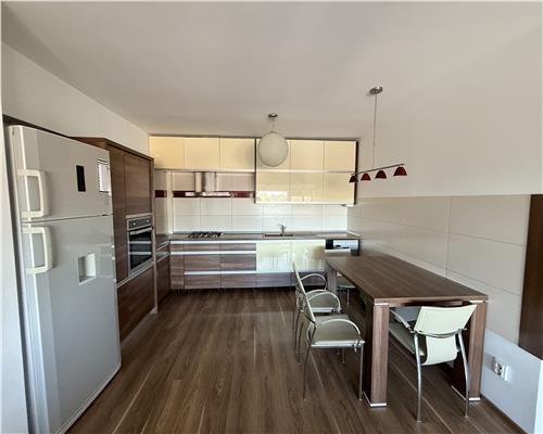 Apartament 3 camere de vanzare Podul de Fier