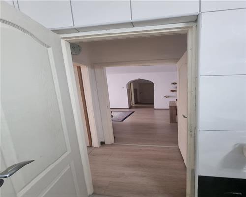 Apartament 3 camere semidecomandat, Podu Ros  Primaverii!