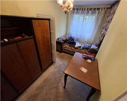 Apartament 3 camere confort redus Podu Ros  Decebal!