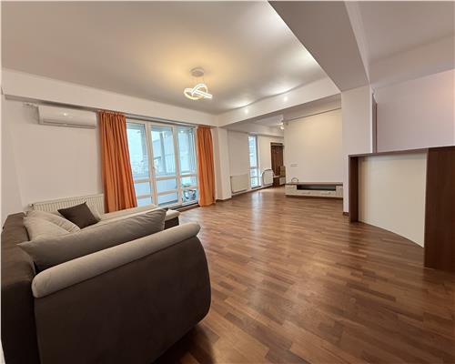 Apartament 3 camere de vanzare in spate la Mitropolie