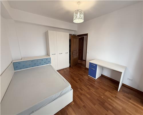 Apartament 3 camere de vanzare in spate la Mitropolie