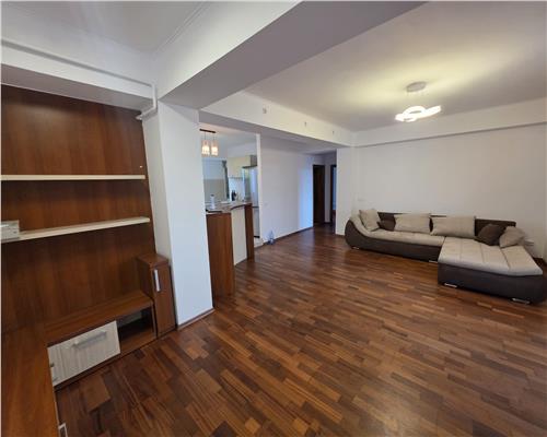 Apartament 3 camere de vanzare in spate la Mitropolie