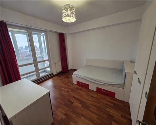 Apartament 3 camere de vanzare in spate la Mitropolie