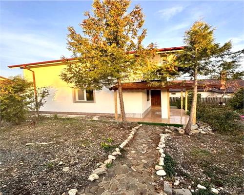 Casa in Cartier Editurii, 4 cam,  400, libera,  Lunca Cetatuii Iasi