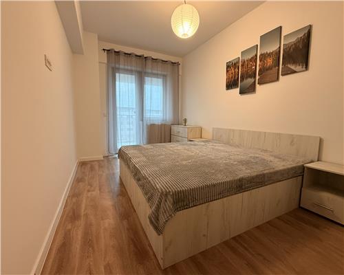Inchiriez apartament 3 camere, open space, Zona Podul de Fier Complex Roua Residence