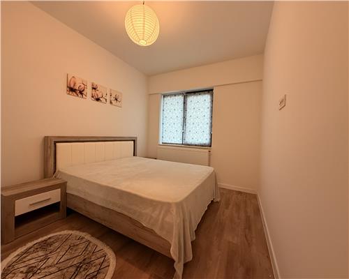 Inchiriez apartament 3 camere, open space, Zona Podul de Fier Complex Roua Residence