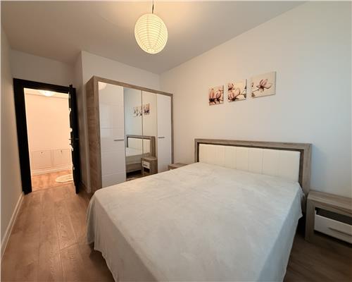Inchiriez apartament 3 camere, open space, Zona Podul de Fier Complex Roua Residence