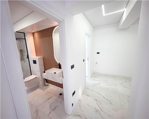 CENTRAL, Ap 1 camera finalizat, Parcare inclusa!