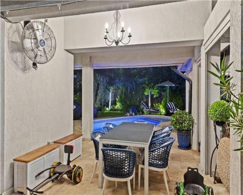 Vila deosebita cu piscina proprie, sector 6, Bucuresti