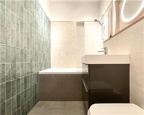 Apartament 3 camere transformat in 2 Hala Centrala