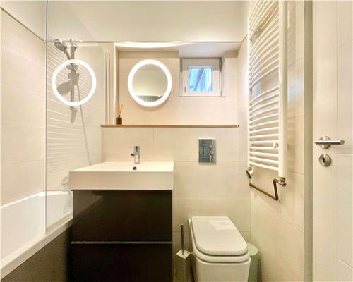 Apartament 3 camere transformat in 2 Hala Centrala