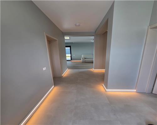 Casă deosebită, finisaje premium, 128 mp, 900 m fata de Centru Miroslava