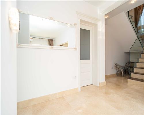 Casa exclusivista, Breazu, 244,4 mp, intabulata, toate utilitatile!