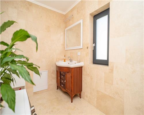 Casa exclusivista, Breazu, 244,4 mp, intabulata, toate utilitatile!