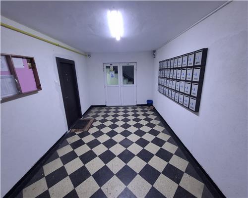 Apartament 2 camere, da vanzare Podu Ros  Piata Nicolina!