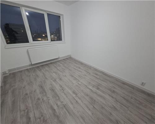 Apartament 2 camere, da vanzare Podu Ros  Piata Nicolina!