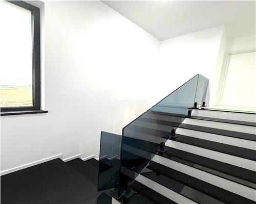 Vila moderna 132 mp, canalizare, finisata, Miroslava