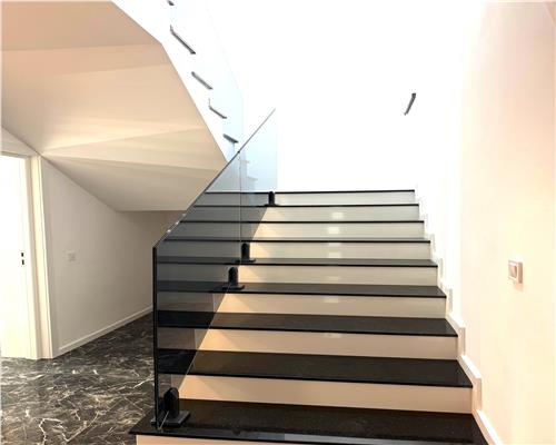 Vila moderna 132 mp, canalizare, finisata, Miroslava