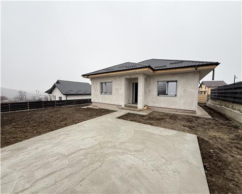 Casă parter cu beci și terasă – zonă liniștită, lângă Iași