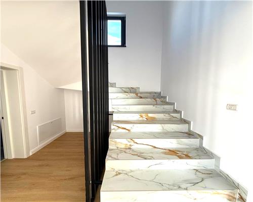 Vila Moderna, P+E, 400 teren, finisata,  asfalt, Valea Adanca Miroslava