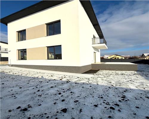 Vila Moderna, P+E, 400 teren, finisata,  asfalt, Valea Adanca Miroslava